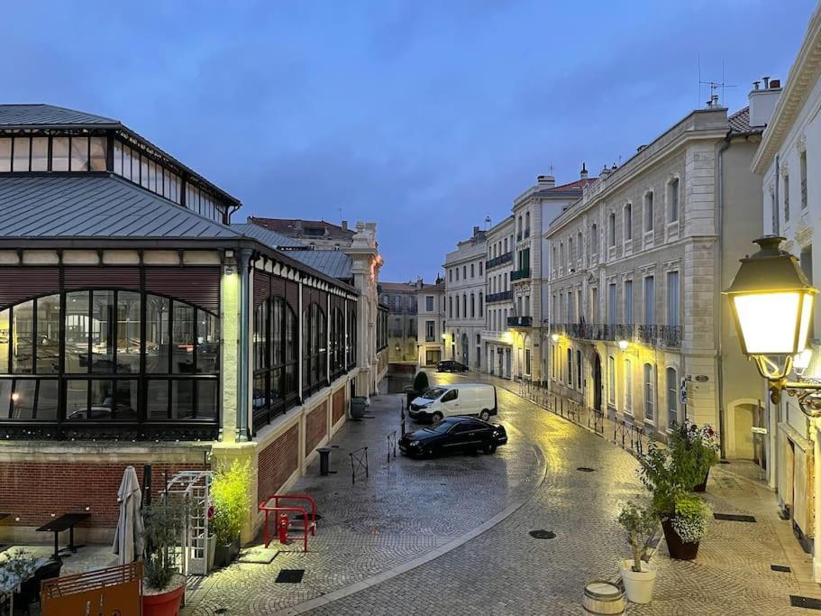 Vue Sur La Place Des Halles, Art Apparts 베지에 외부 사진